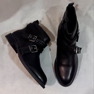 Bleeker & Bond Womens 8M Leather Bootie Kelsey Black Ankle Boot Side Zip Moto